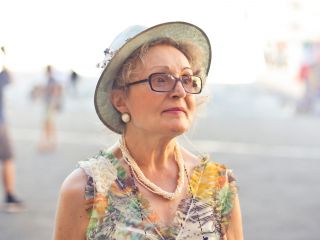 Elderly lady with a hat